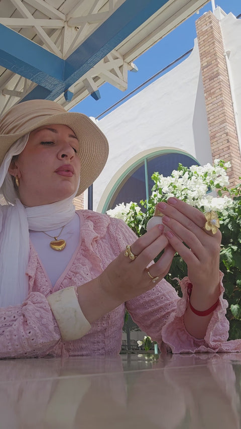 Watch ZAHRI "Flower" Egyptian Perfume Cream video 1